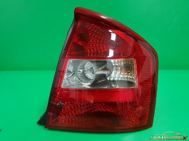 Комбинированный фонарь (задний) правый (сторона пассажира)