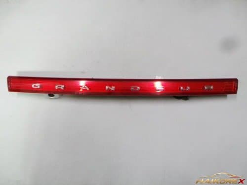 Накладка панели заднего фонаря Hyundai Grandeur TG (белая, с камерой) 873603L020