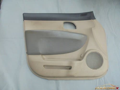 Левая передняя панель обивки двери Hyundai New Karens 82301D6100C 2006