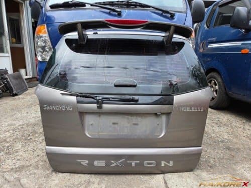 Задняя дверь-люк багажника (со стеклом открываемым) SsangYong Rexton W, класс C (коррозия, неисправность замка)