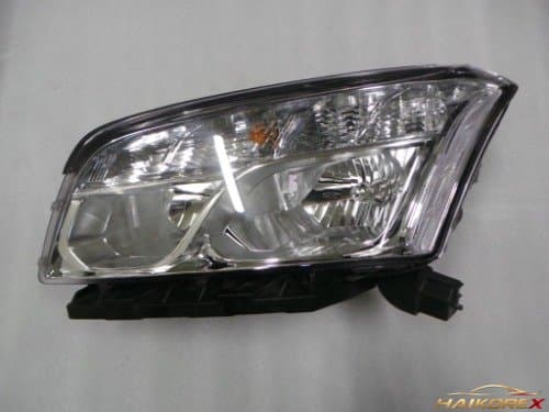 Передняя фара левая Chevrolet Tracker (7 контактов) 42532764 2015-2016 года C-класс (с дефектом)