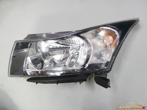Фара передняя левая (галогеновая) черная Chevrolet Cruze 2010-2012 95137769 без хромированного кольца