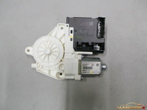 Мотор стеклоподъемника передней двери Volkswagen Jetta 6 поколение (левый/правый) 561959701A/3C095979