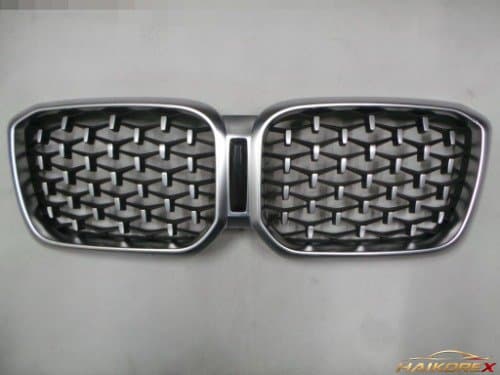 Решетка радиатора BMW X3 3-го поколения G01 1627111 40505414 15242543 (б/у, класс B, царапины)