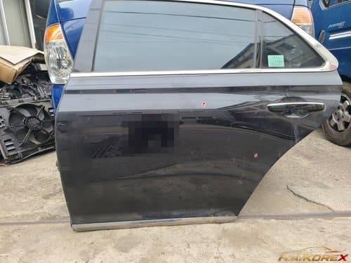 Genesis EQ900 дверь задняя левая B класс (помятость)