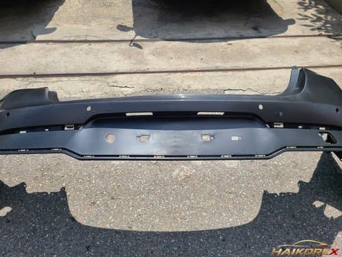 Кia K5 DL3 верхняя накладка заднего бампера с отверстиями под датчики (6 отверстий) 86611L2300 86611L2321