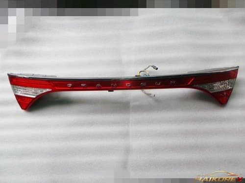 Задний фонарь Hyundai Grandeur HG в сборе с накладкой крышки багажника 924013V000, тип с камерой заднего вида