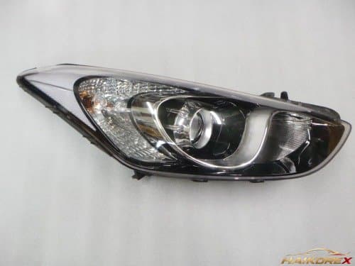 Передняя фара правая для Hyundai i30 (All New) обычная 7-контактная 92102A5000 (восстановленная)