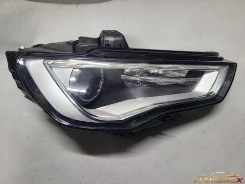 Крышка корпуса фары Audi A3 3-го поколения 8V HID ксеноновая правая (пассажирская) 8V0941044C