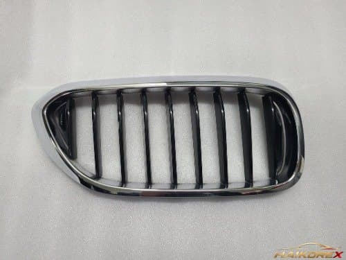 Решётка радиатора BMW 5 серии 7 поколение G30 правая сторона 51137383520 16-19 класс B (повреждение фиксатора)