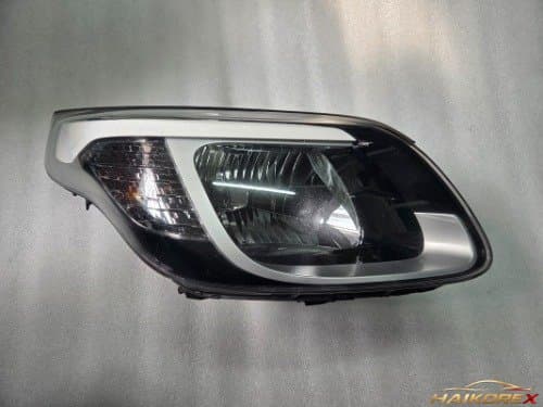 Передняя фара галогенная правая (пассажирская) Kia Ray 6-контактная 92102A3000, класс B (частичное выцветание)