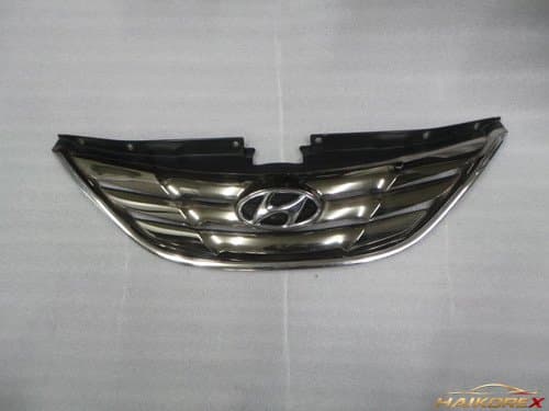 Решетка радиатора Hyundai Sonata YF 863503S100 09-13 (старого образца, класс C, дефект крепления)