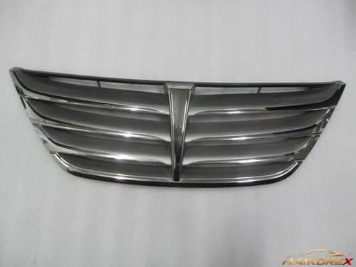 Решётка радиатора Genesis BH 863513M500 11-14 C класс (с трещиной)