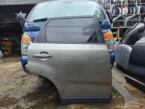 Дверь задняя правая Sorento R (B-класс, с вмятинами и царапинами)