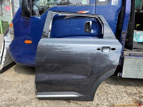 Дверь задняя правая Sorento MQ4 класс C (вмятины, изгибы, повреждения)
