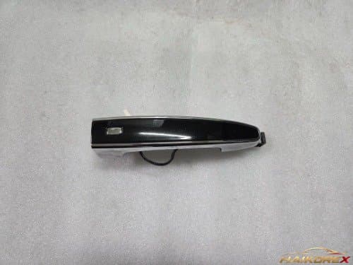 Наружная ручка двери с хромированной накладкой (передние двери) Chevrolet Malibu P13521817
