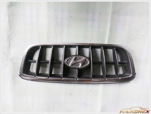 Решетка радиатора Hyundai Elantra XD 863512D100 (поврежден)