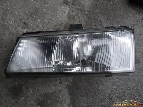 Фара передняя правая (комплект с лампой) новая Hyundai Excel