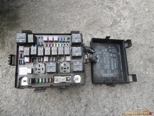 Блок предохранителей (распределительная коробка) Hyundai Lexus 8231008102 подкапотный