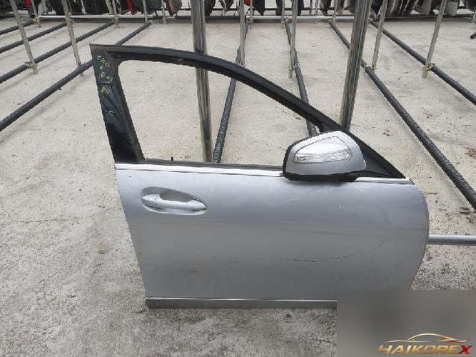 Mercedes-Benz C-Class 2009 — дверь передняя правая