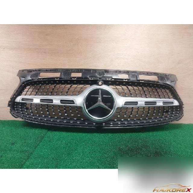 Mercedes-Benz 220 2021 — радиаторная решетка
