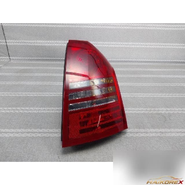 Chrysler 300C 2006 — задний фонарь правый