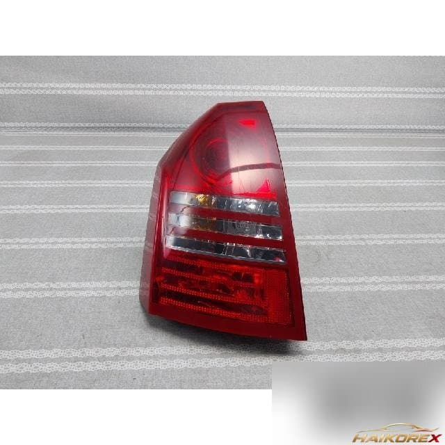 Chrysler 300C 2007 — задний фонарь левый