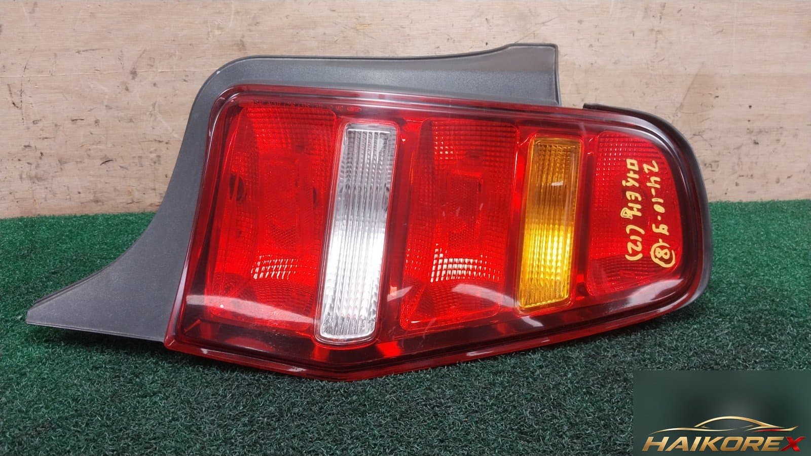 Ford Mustang 2012 — задний фонарь правый