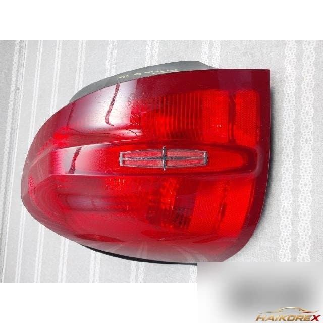 Lincoln Town Car 2002 — задний фонарь левый