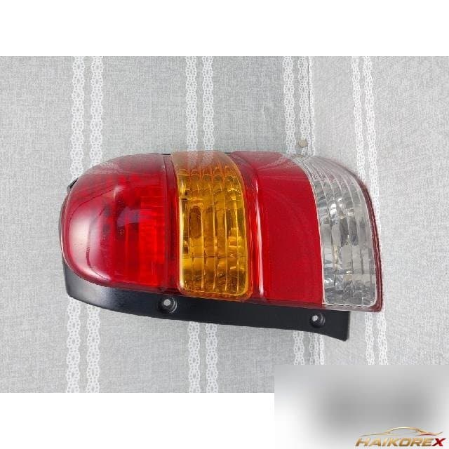 Ford Escape 2003 — задний фонарь правый