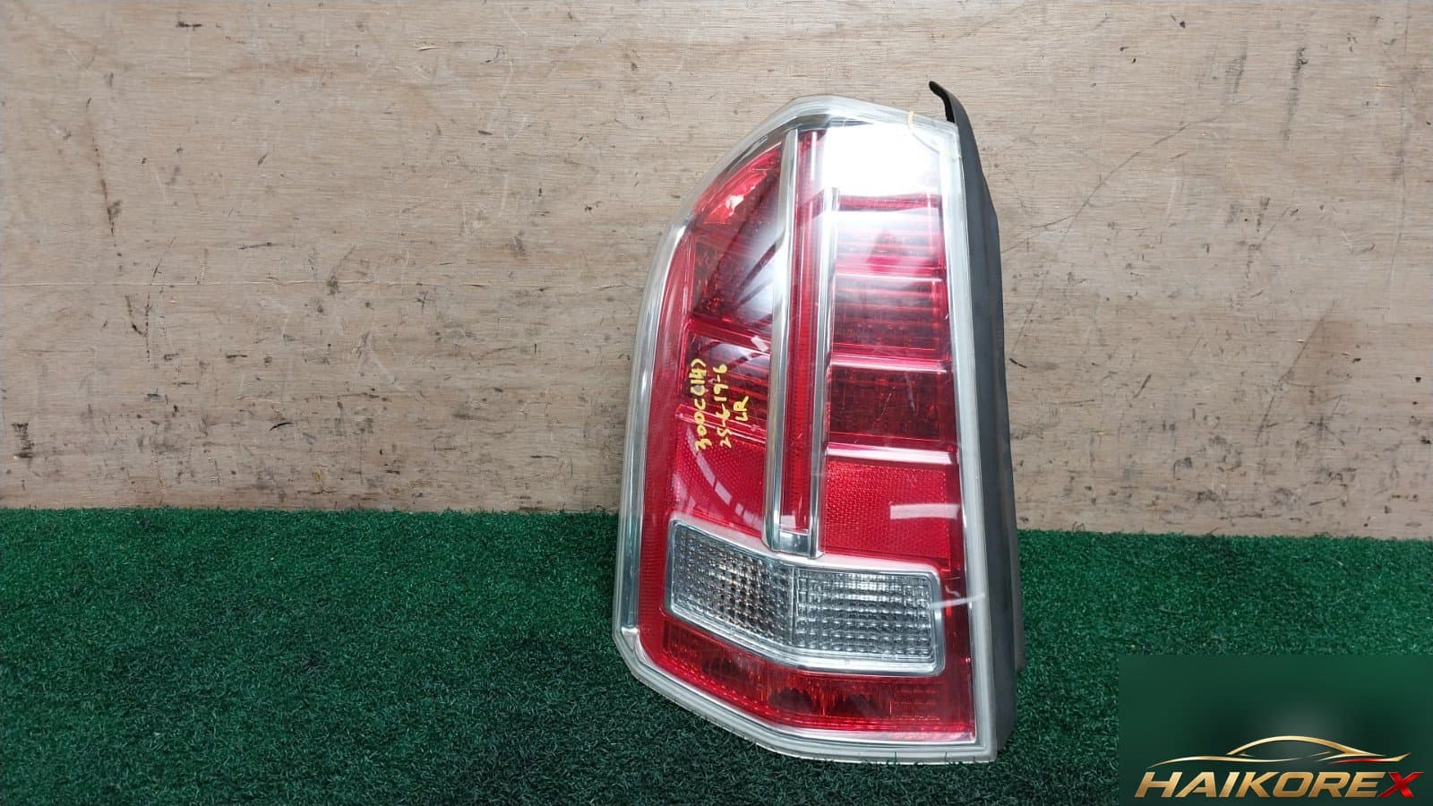 Chrysler The New 300C 2014 — задний фонарь левый 68154611AD