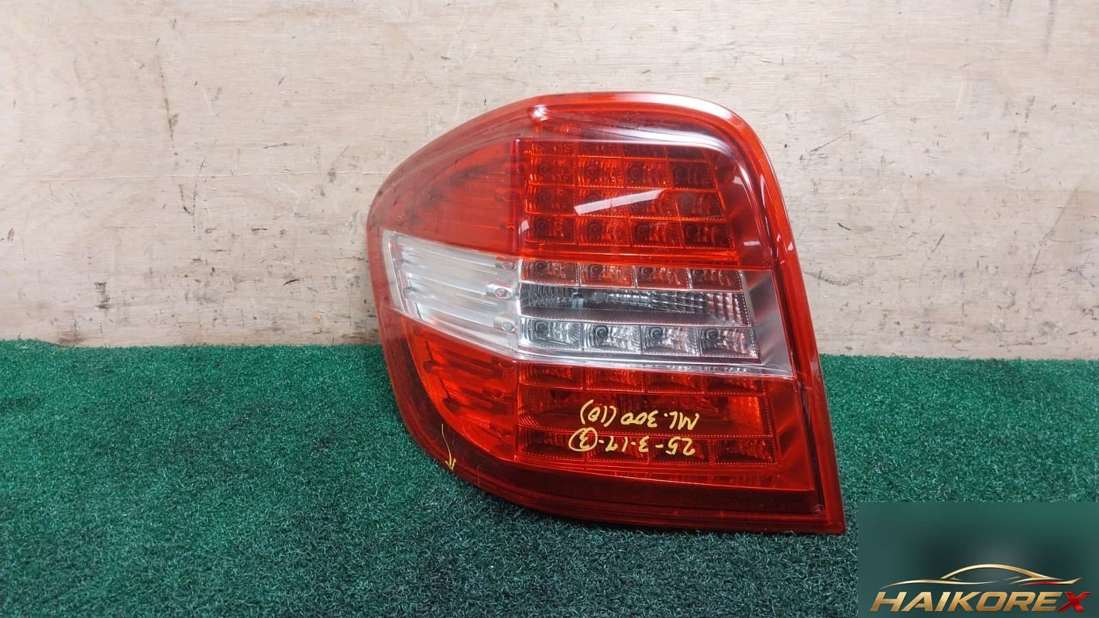 Mercedes-Benz 300 CDI 2010 — задний фонарь левый