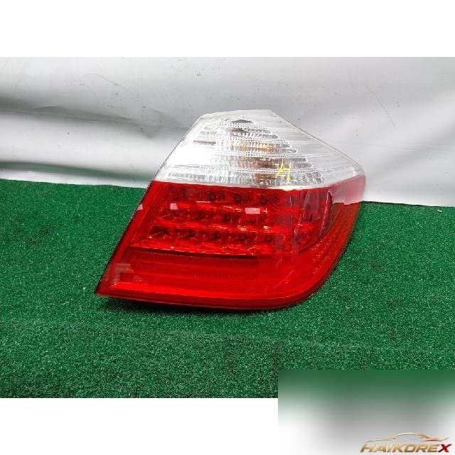 Hyundai Genesis 2011 — комбинированный фонарь задний правый