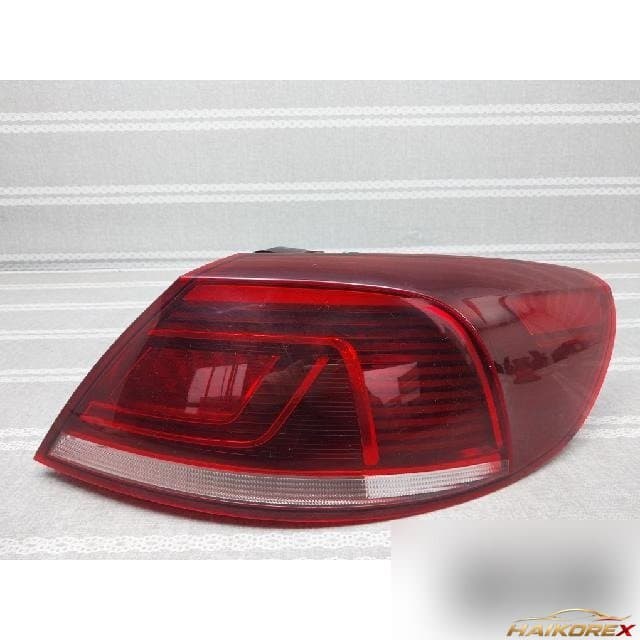 Volkswagen Passat 2014 — комбинированный фонарь задний правый