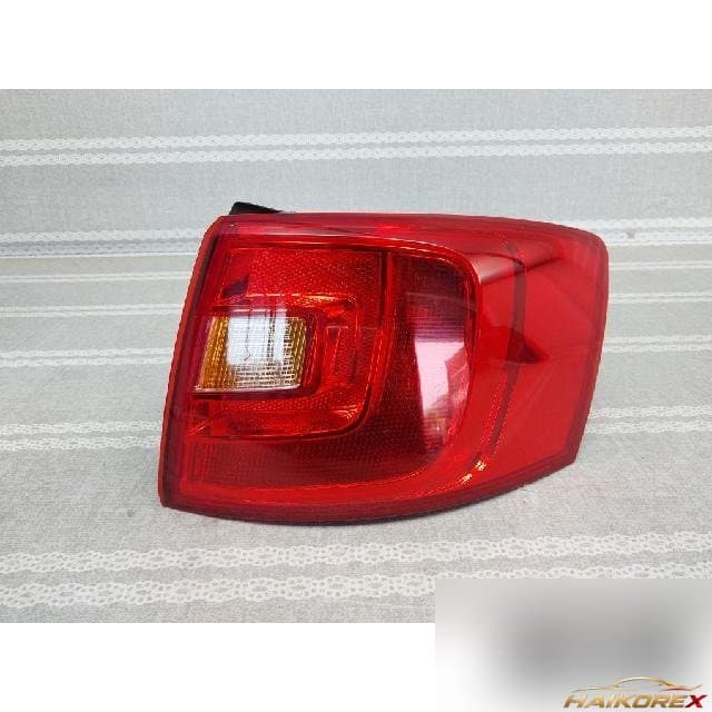 Volkswagen Tiguan 2011 — крыло правое