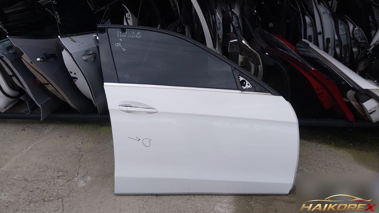 BMW X-Series 2010 — крыло левое