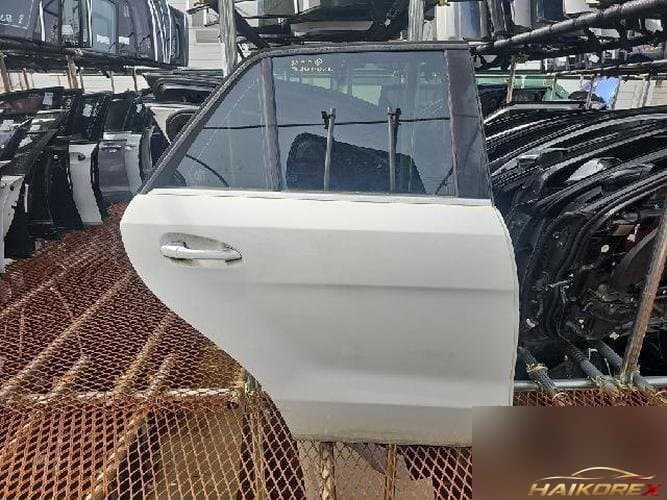 Mercedes-Benz M-Class 2014 — дверь задняя правая A1667300205