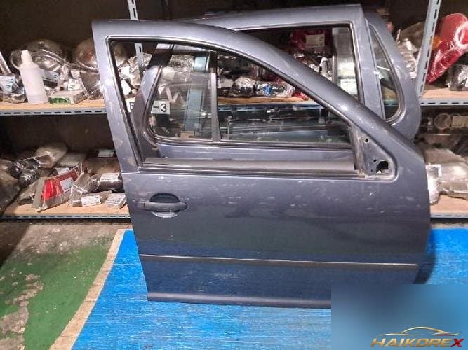 Volkswagen Golf 2002 — дверь передняя правая