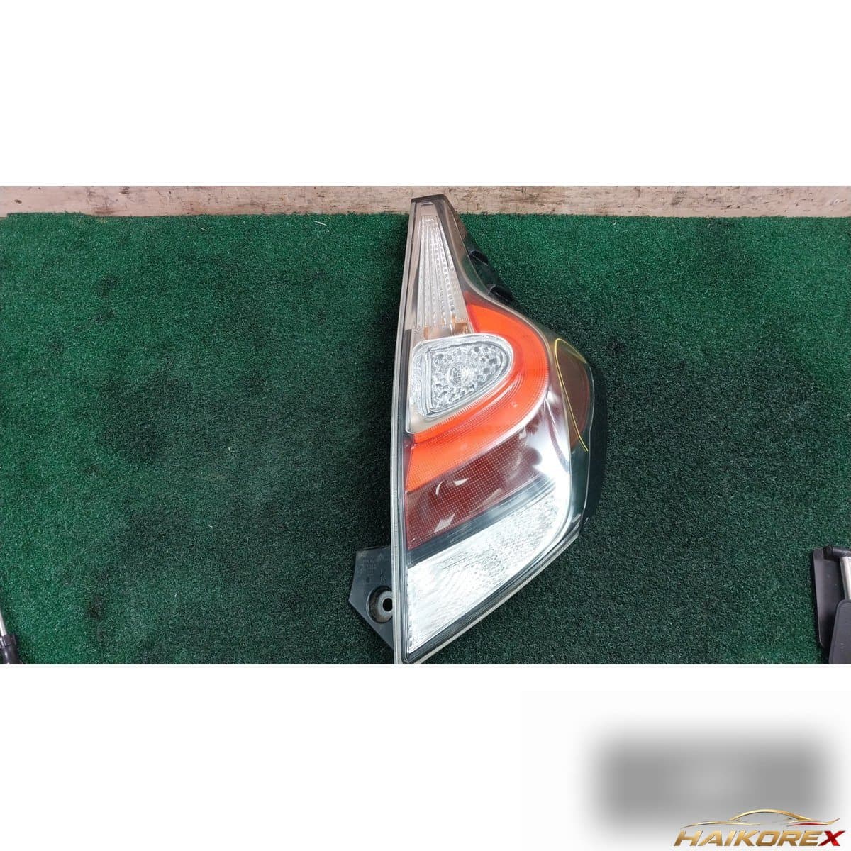 Toyota Prius C 1.5 HEV 2020 — комбинированный фонарь задний правый