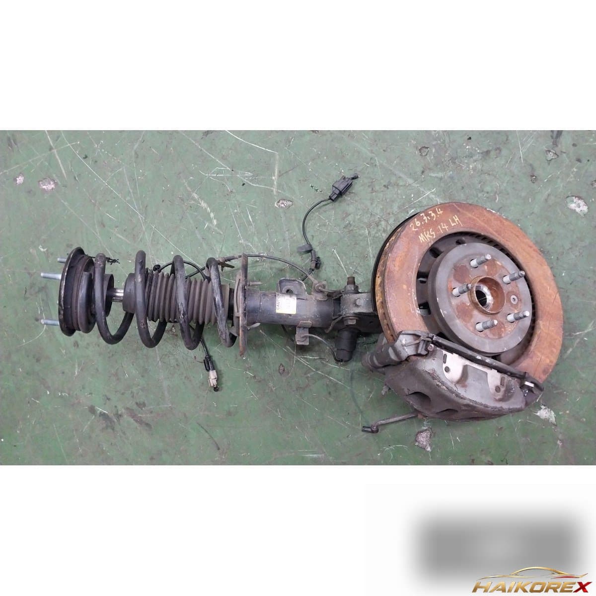 Передний поворотный кулак левый DE9Z3K186A