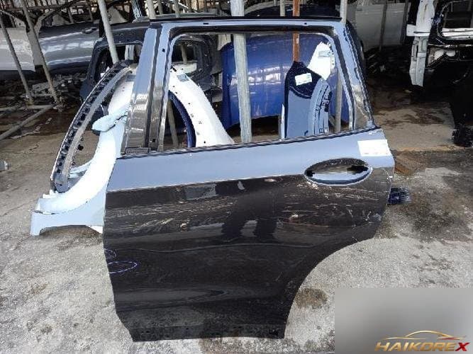 BMW X3 2021 — дверь задняя левая