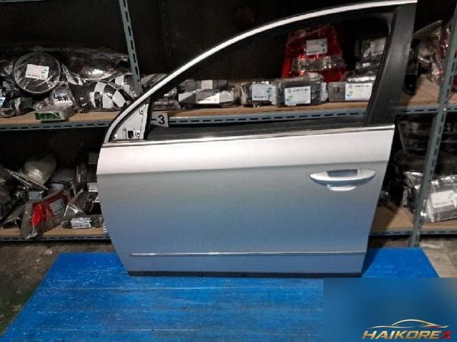 Volkswagen Passat 2010 — передняя дверь левая