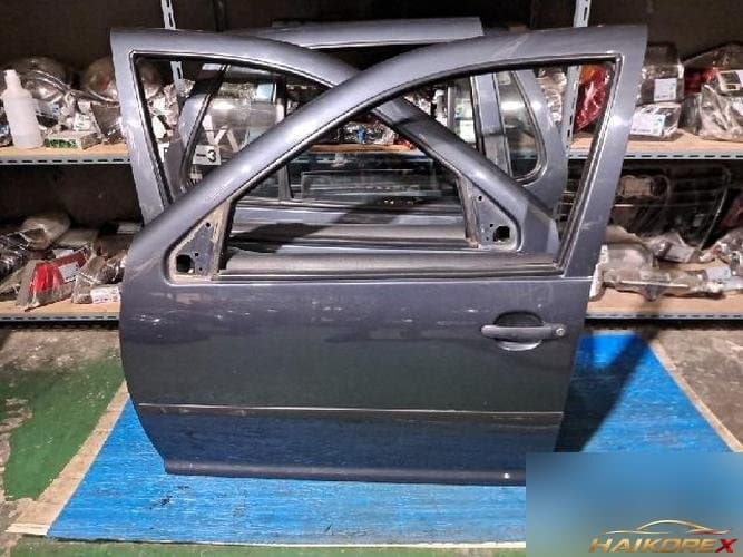 Volkswagen Golf 2002 — дверь передняя левая