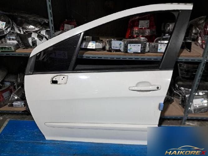 Peugeot 308 2012 — дверь передняя левая