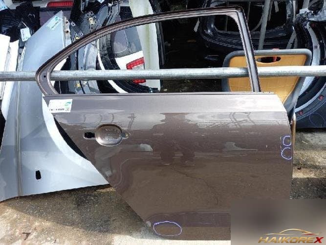 Volkswagen Jetta 2015 — дверь задняя правая
