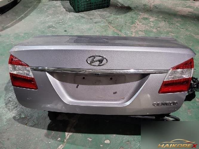 Hyundai Genesis 2012 — крышка багажника 2