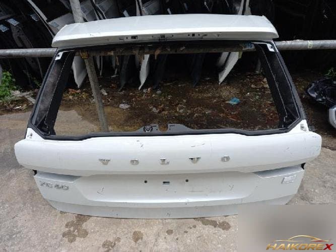 Volvo XC60 2023 — крышка багажника