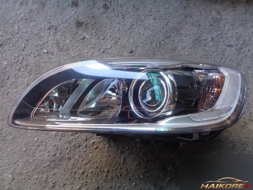 Фара передняя левая HID 31420261