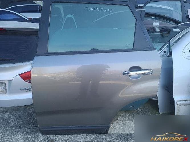 Kia Sorento 2009 — дверь задняя левая