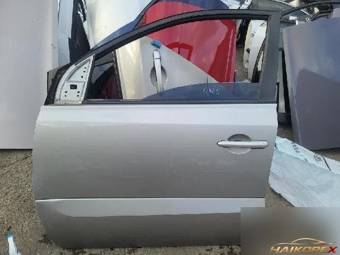 Renault QM5 2011 — передняя дверь левая